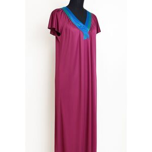 Vintage Magenta Nylon Nightgown – Vanity Fair / Lingerie